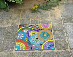 Stoeptegel met keurrijk mozaïek