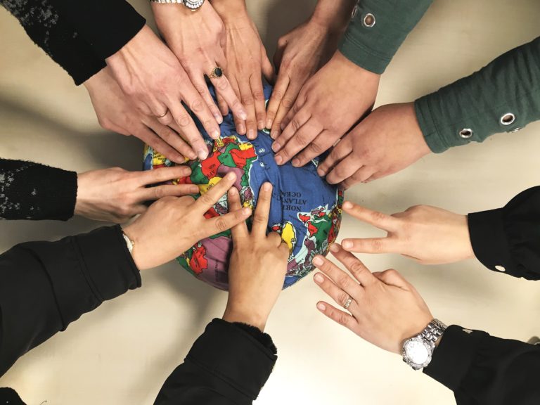 Verschillende handen, foto gemaakt door: Floor Bastiaans